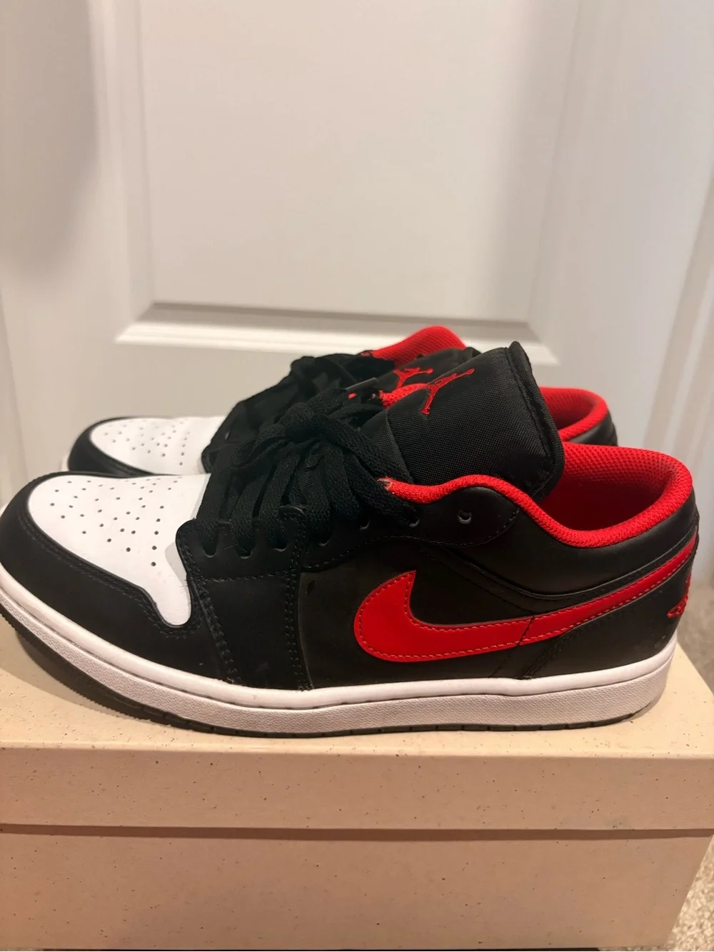 Men’s sz 10 Jordan 1s